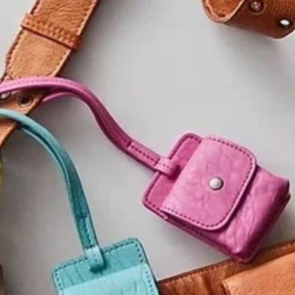 Free People Street Sounds Leather Pod Clip in Party Punch Pink NWT - Picture 2 of 5